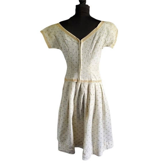 Vintage Handmade 50s Cream & Gold Greek Key Reverse Pleated Day Dress - Picture 3 of 10